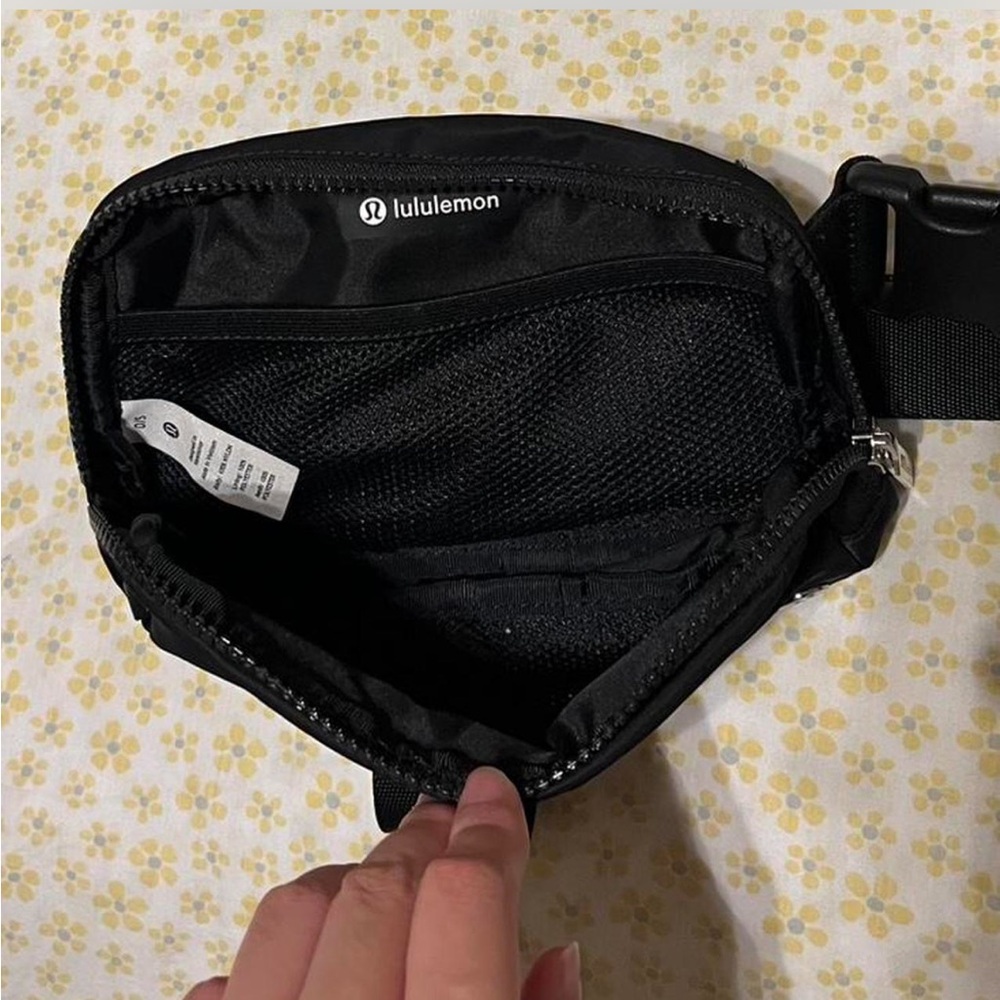 Lululemon Athletica Black Everywhere Belt Bag - Picture 6 of 6